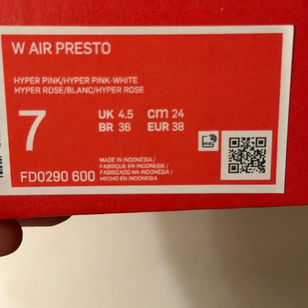 Nike Women's Bright Pink Sneakers - Picture 10 of 10